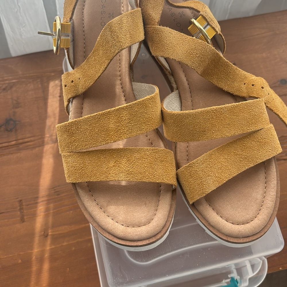 Sandals - Picture 3 of 4
